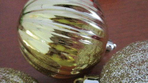 Set of 7 Gold & Green GLITTER SHATTERPROOF BALL ORNAMENTS ~ Different Sizes - Picture 3 of 4