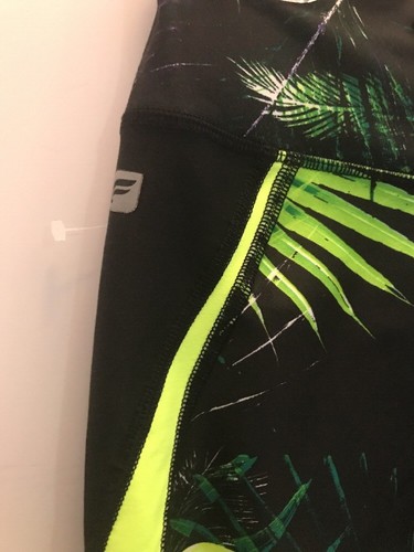 FABLETICS NAVASSA CROP CAPRI YOGA PANTS LEGGINGS NWT $69.95 SZ S/6 - Picture 7 of 12