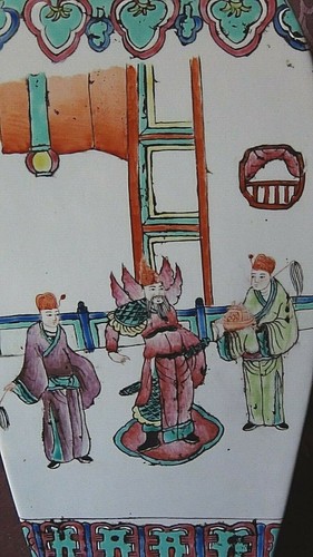EARLY 20c CHINESE LARGE PORCELAIN COVERED PICTORAL JAR WITH A COURT SCENE 13"H - Picture 3 of 10