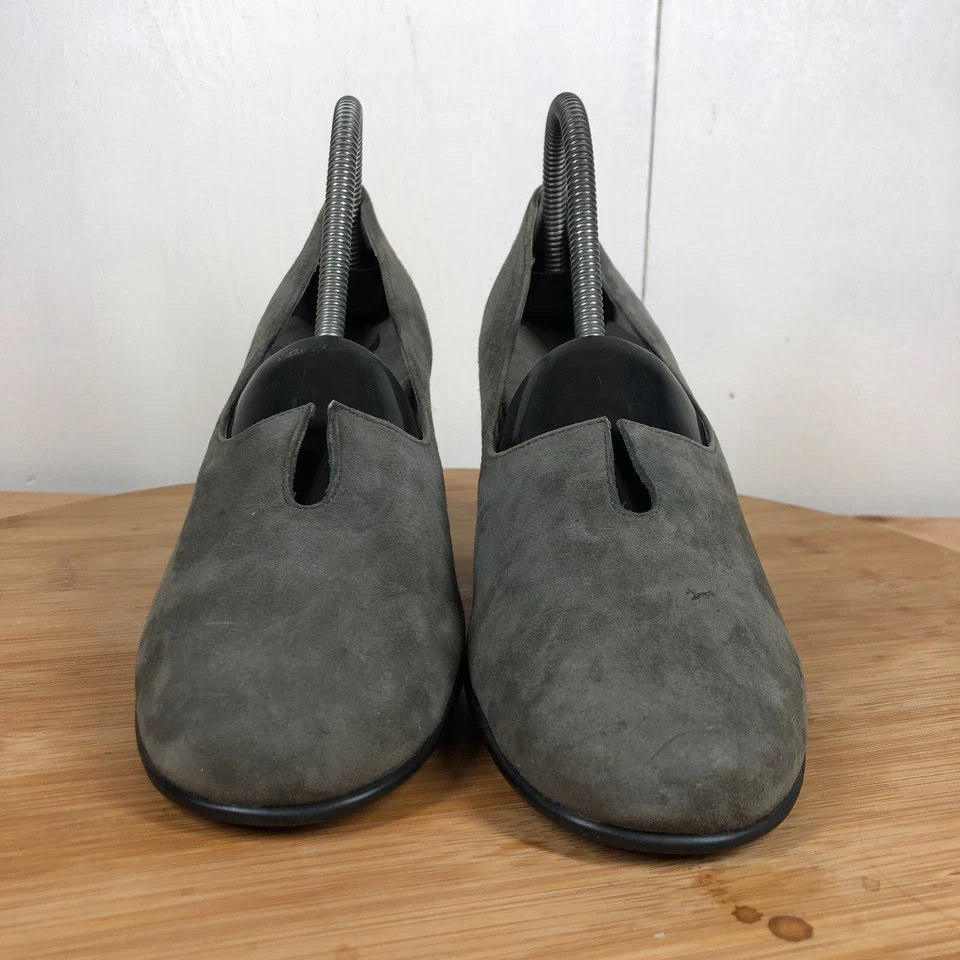 Zapatos de tacón clásicos de gamuza gris 8,5 M para mujer Foto 3 de 4