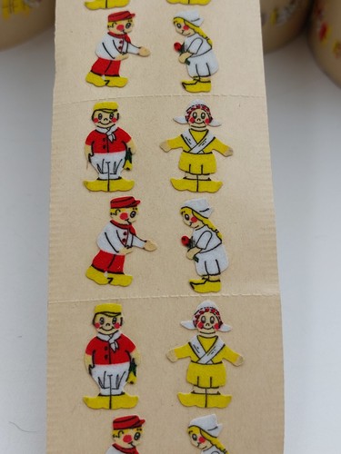 Rollos de pegatina vintage 'Fuzzy': niño y niña holandeses con golpes / 749 demoliciones - Imagen 2 de 3