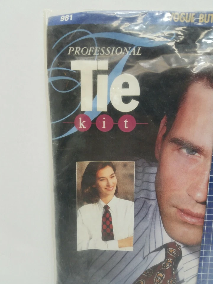 VOGUE Butterick PROFESSIONAL TIE KIT & HANDERKERCHIEF PATTERN Vintage 1990 - Image 2 of 4