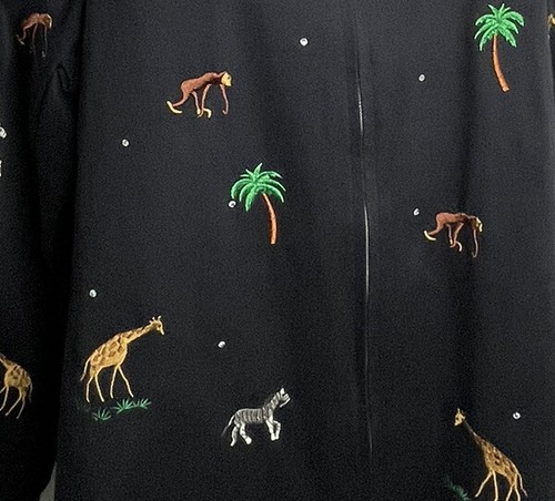 Chaqueta Quacker Factory Negra Bordada Talla Grande Animales Cebra Jirafa Cremallera - Imagen 4 de 15