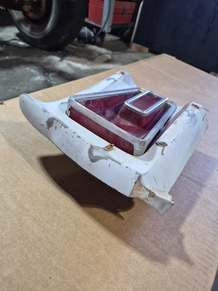 Dodge Monaco 1965 luz trasera Foto 3 de 4