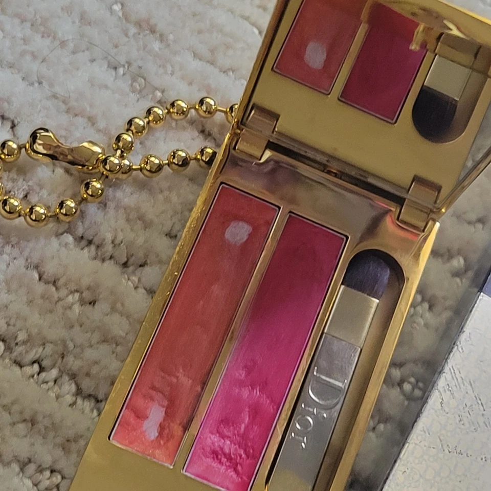 Etiqueta de perro compacta vintage de cristal brillante Christian Dior Foto 3 de 4