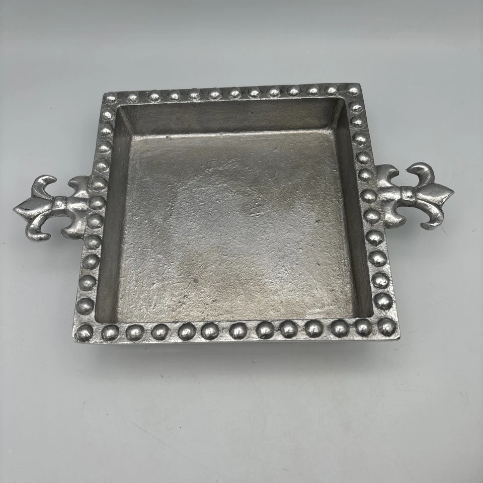 Porta-guardanapo prata coquetel dispensador borda frisada estilo Fleur-di-lis Mariposa - Imagem 2 de 4