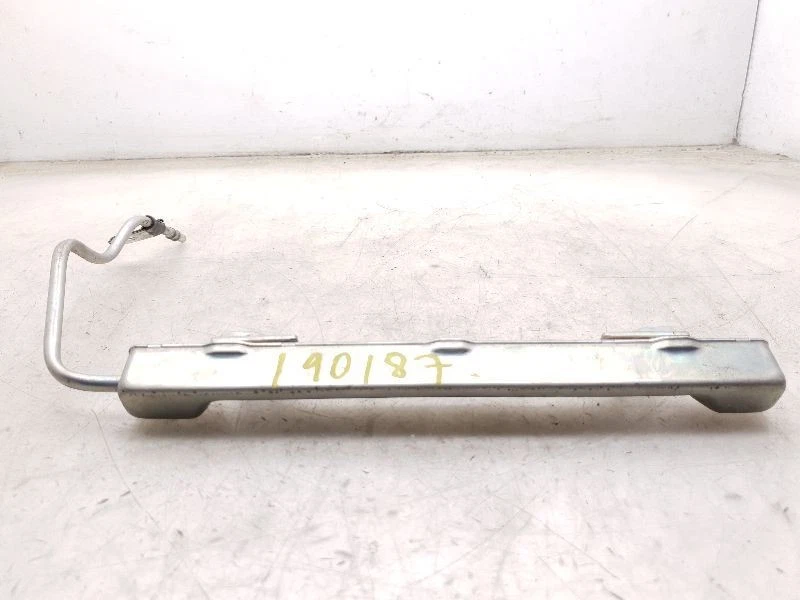 Toyota Prius 2012 riel inyector de combustible enchufable 1,8 L Foto 2 de 4