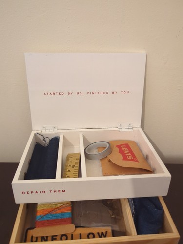 Live In Levi's Levi Jeans Kit Attrezzi Promozionale Riparazione e Personalizzazione Box - Foto 4 di 10