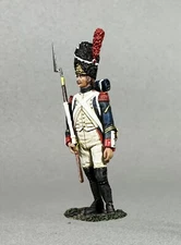 BRITAINS NAPOLEONIC FRENCH 36225 FRENCH IMPERIAL GUARD STANDING CRADLING MUSKET