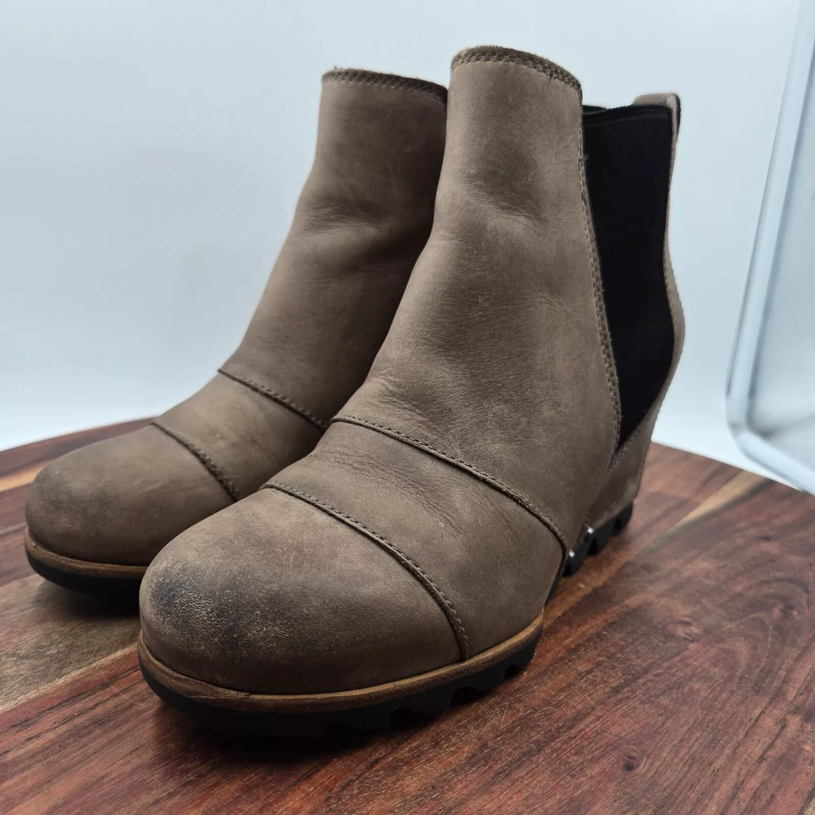 sorel lea joan of arctic hidden wedge bootie chelsea leather boots