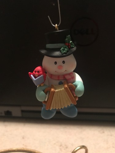 LUSTRE FAME/NOT ENESCO CHRISTMAS ORNAMENT: ACCORDIAN PLAYING SNOWMAN! NEW - Picture 2 of 7