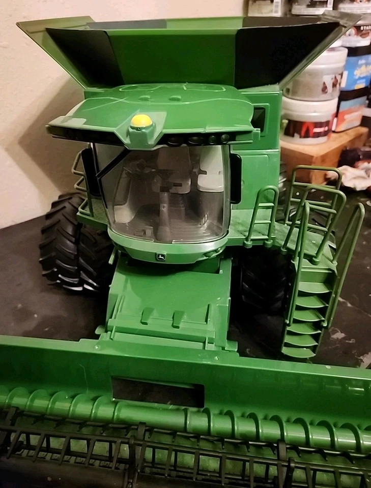 John Deere S670 Combine 1:16 Big Farm Toy ERTL Engine Sound & Lights Free Ship - Image 3 of 4
