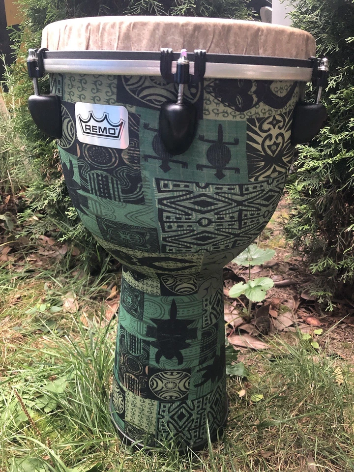 "Tambor Remo Apex Mondo 12"" verde Kinte Klothe Djembe con bolsa y llave nuevos" Foto 2 de 4