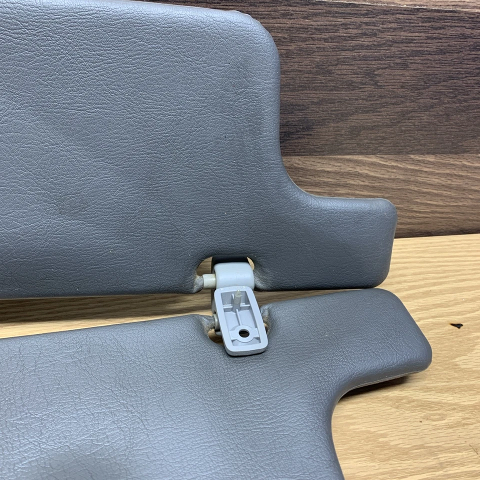 86-93 MAZDA B2200 B2600 PARASOLES PAR GRIS OEM con herrajes Foto 4 de 4