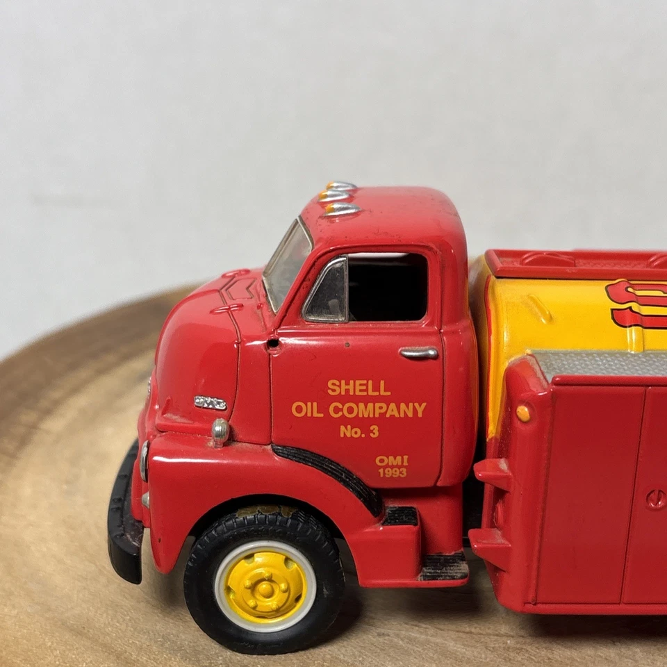First Gear 1952 GMC SHELL OIL 1:34 Fuel Tanker-28-0105 Coin Piggy Bank Gas Car - Image 2 of 4