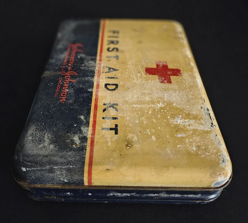 1940's Johnson & Johnson First Aid Kit Tin - Image 3 of 4