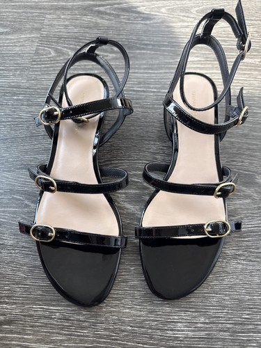 Nuovo con etichette $459 Stuart Weitzman sandalo fibbia greca pelle verniciata nero taglia US 7/37,5 - Foto 4 di 11