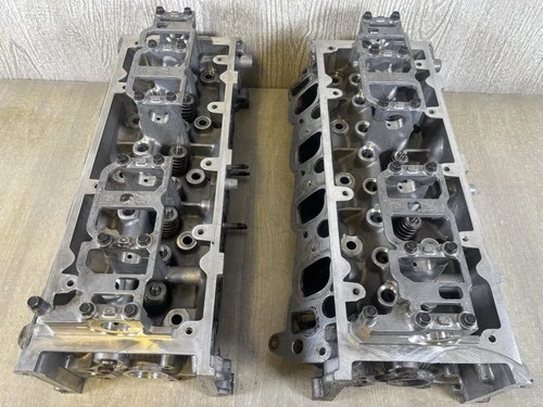 2001-2004 Mustang Gt 4.6l 2v Genuine OEM Cylinder Heads Pair Left + Right Side