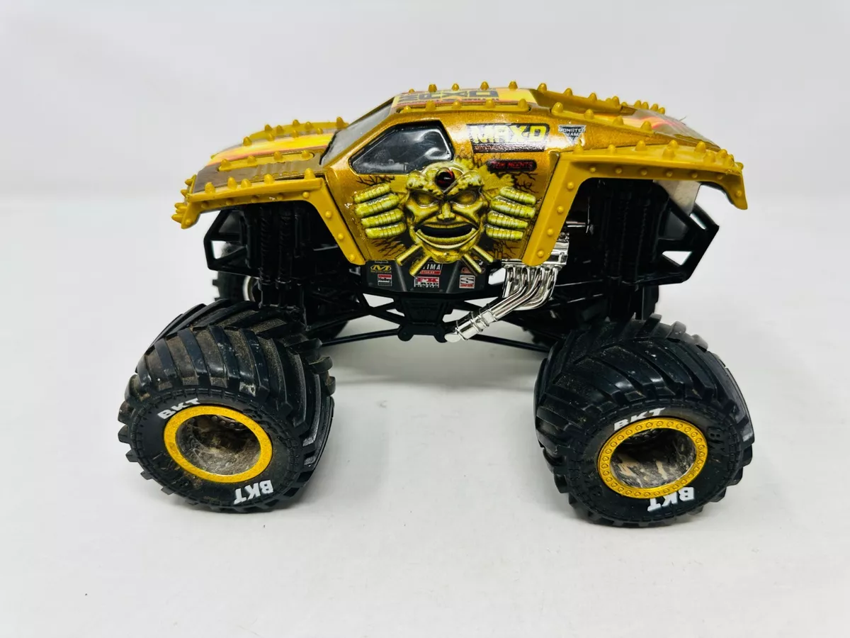 Year 2022 Monster Jam 1:24 Scale Die Cast Metal Official Truck Series :  Gold DRAGONOID with Monster Tires and Working Suspension