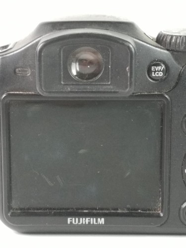 Fujifilm FinePix S700 7.1 MP Digital Camera - Picture 6 of 8