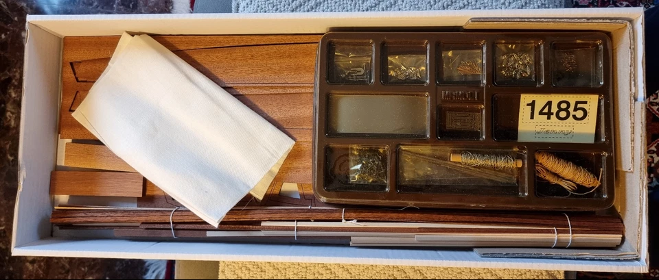 "JENNY" art. MV 54  -  Amati, kit di montaggio in legno, scala 1:12. Nuovo! - Immagine 3 di 4