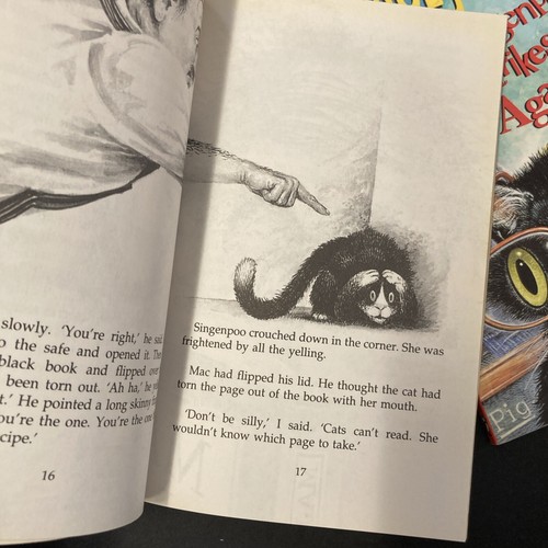 The Paw Thing + Singenpoo Strikes Again by Paul Jennings , 1990s Set 2 - Picture 5 of 11