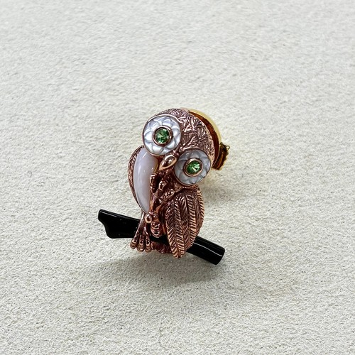 18K Yellow Gold Natural Garnet Shell Onyx Brooch