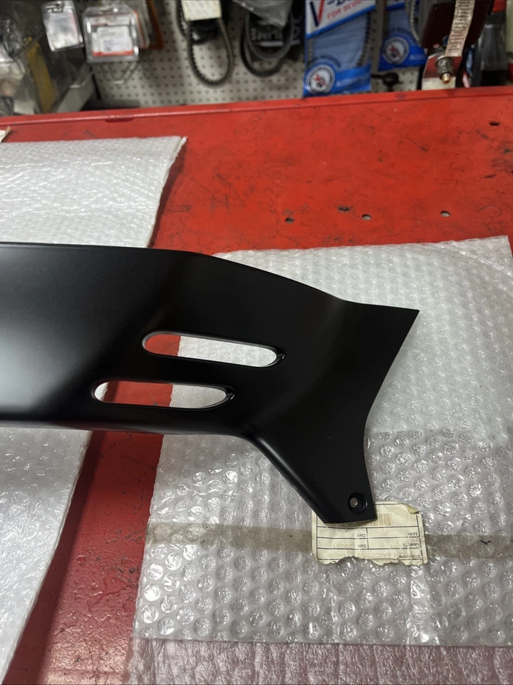 Carénage latéral droit VESPA 125 , 250 , 300 GTS , GTV 2006-2018 621138 - Photo 2/4