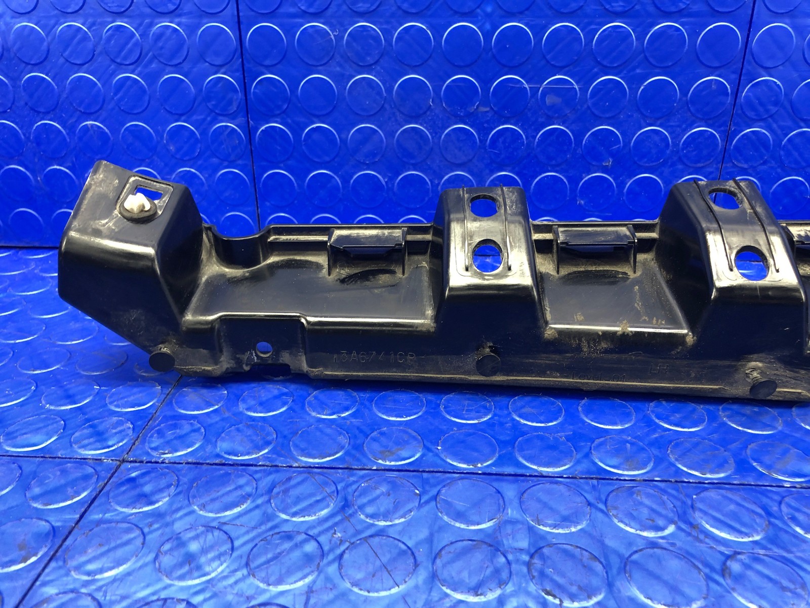 2016-2021 MCLAREN 570S OEM LEFT SIDE ROCKER MOULDING SUPPORT BRACKET 13A6741CP