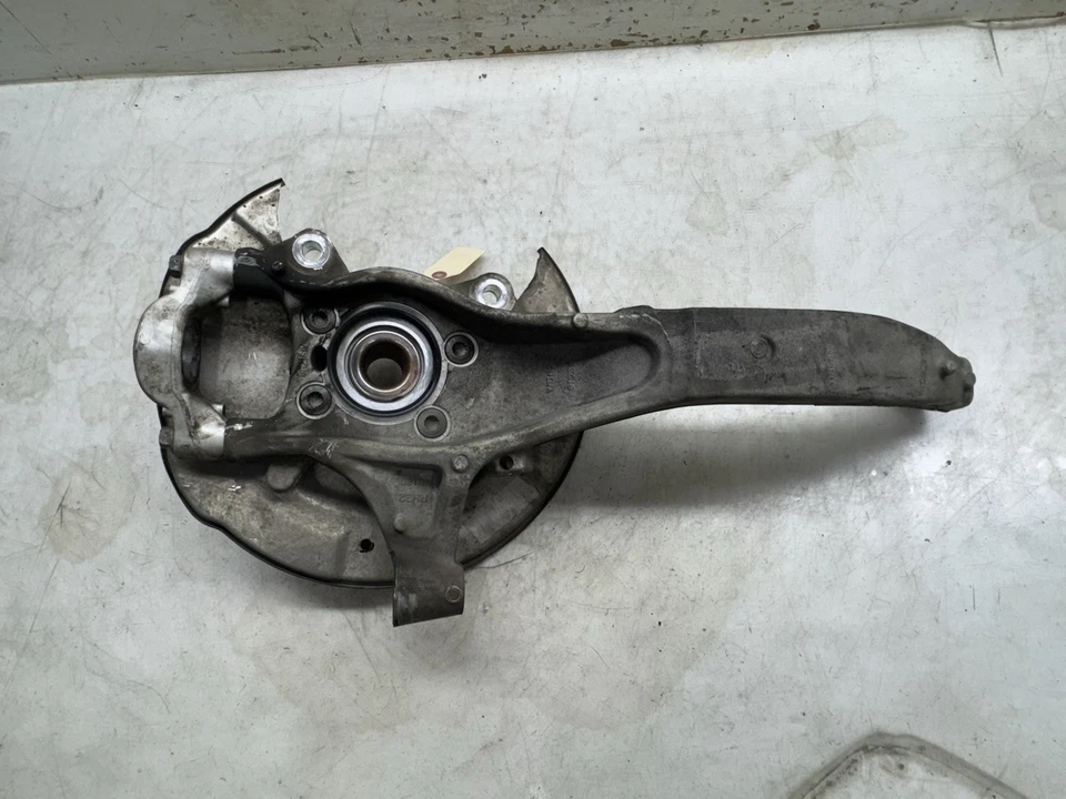 Volvo XC60 2018-2022 OEM buje nudillero eje lateral del pasajero delantero derecho Foto 4 de 4