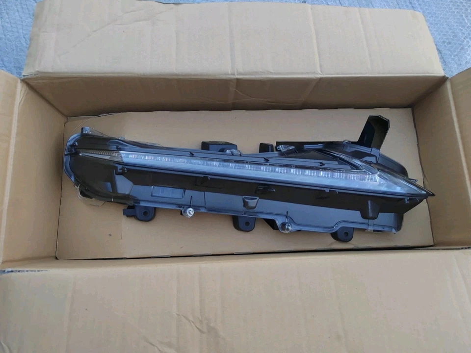 LEXUS NX I (AZ10) VA2393276 Luce di posizione anteriore destra 8161078090 Foto 3 de 4