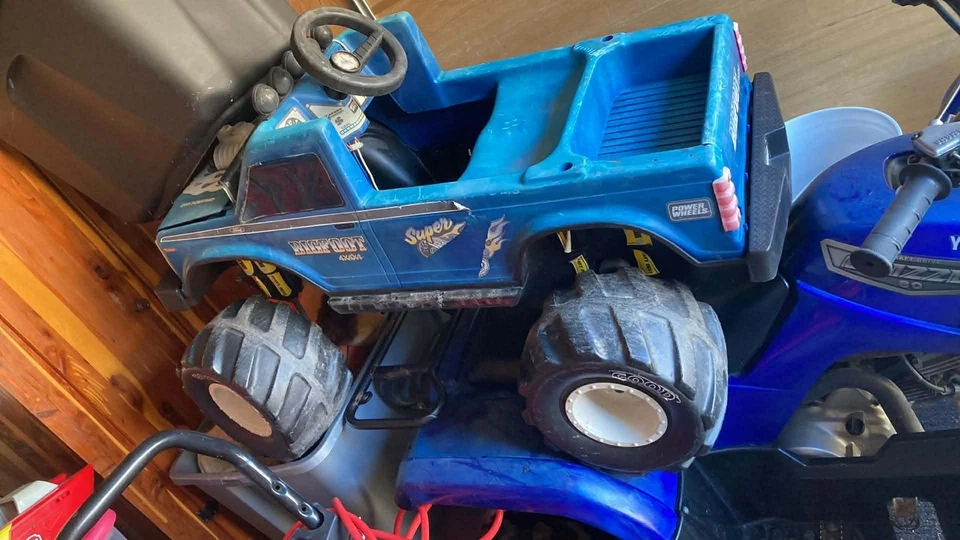 Monster Truck Bigfoot 1990 Power Wheel 4x4x4 Racing Team Ford Ride On Foto 3 de 4