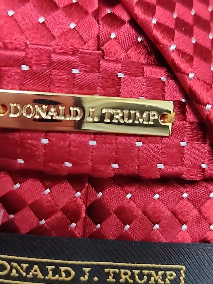 Галстук Donald Trump Signature Collection красный геометрический 100% шелк 3,5 x 58 - Изображение 4 из 4
