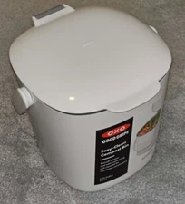 1 OXO Good Grips Easy Clean Compost Bin w/ Lid White 0.75 Gal (2.83L) Composter