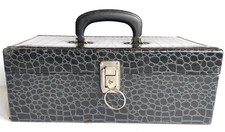 VINTAGE 1970's FAUX ALLIGATOR CASSETTE TAPE STORAGE CARRY CASE WITH KEY HOLDS 30