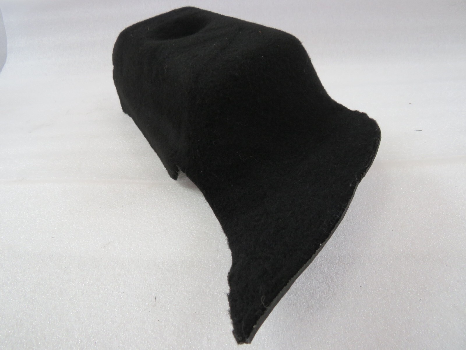 Ferrari 575, RH, Right, Tail Lamp Carpet Cover, Cracked, Used, P/N 64921100