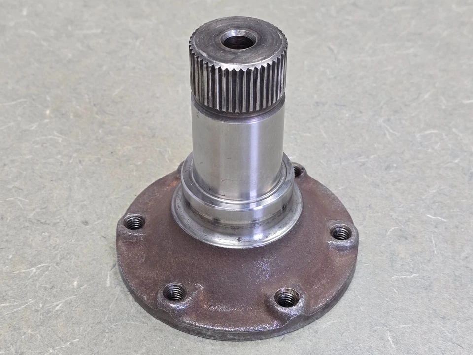 NICE USED ORIGINAL GENUINE PORSCHE 911 915 FINE SPLINE TRANS OUTPUT SHAFT NLA 2 - Imagem 2 de 4