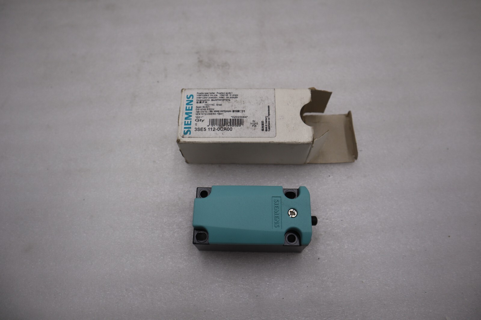 SIEMENS 3SE5112-0CA00 Switch (FIVE AVAILABLE) NEW IN BOX STOCK H247A
