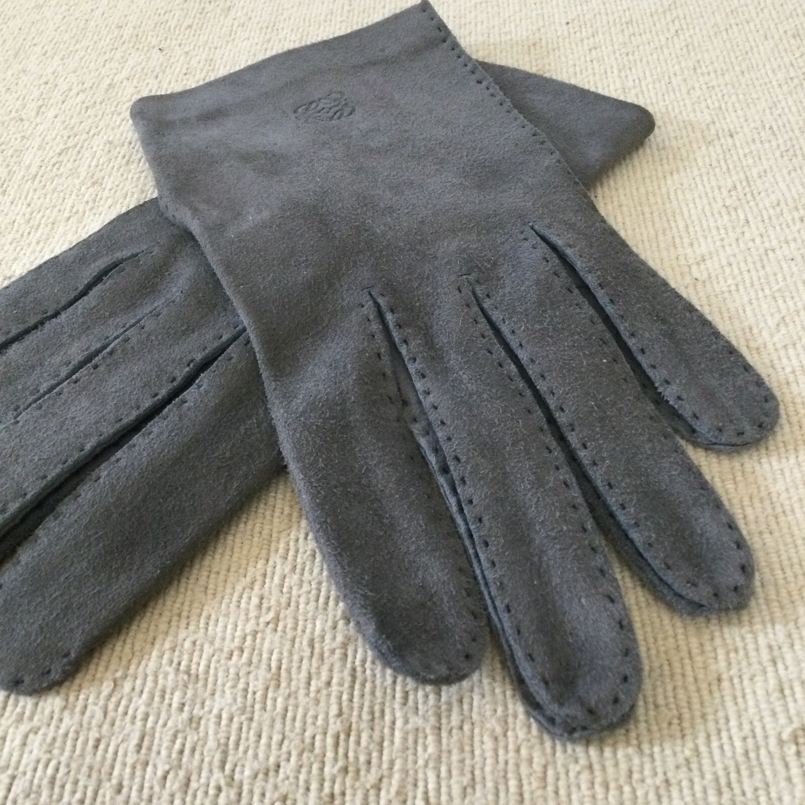 LOEWE MADRID Women’s DEEP GRAY SUEDE GLOVES • Size 8 •SPAIN •Unlined