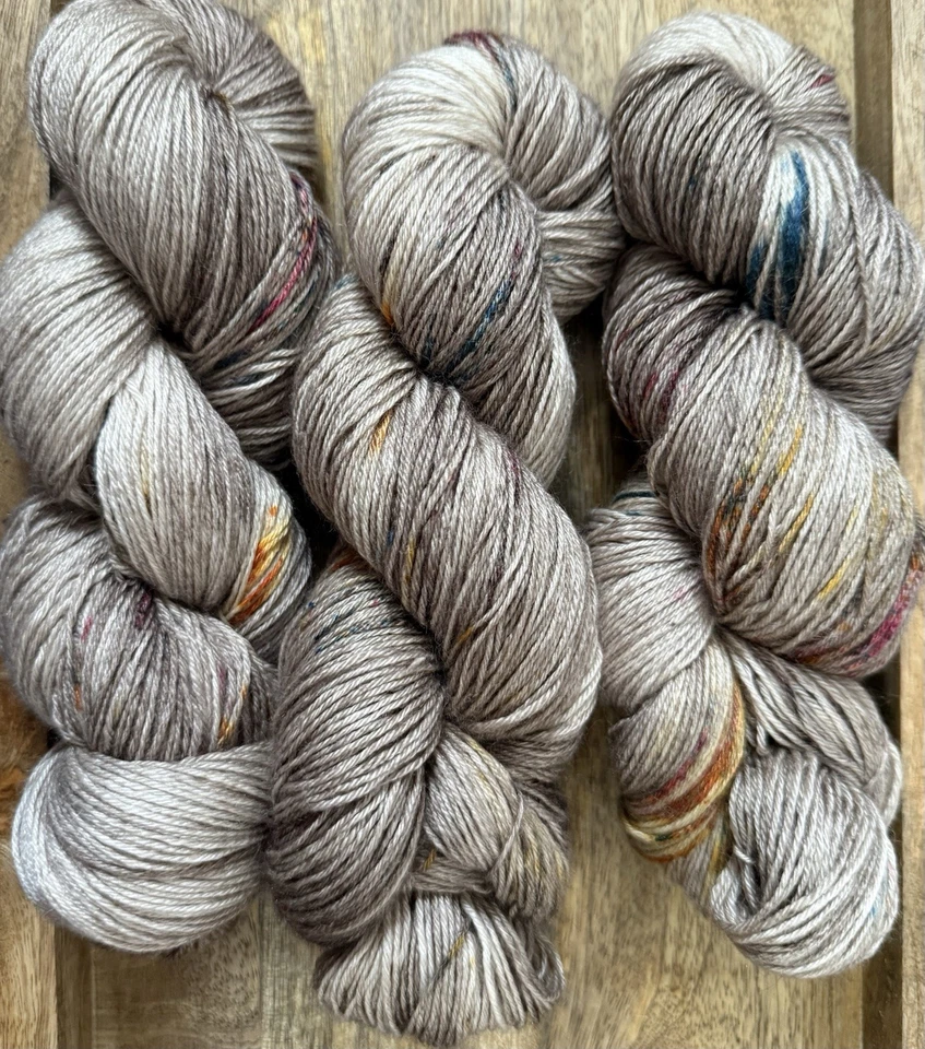 Handgefärbte Wolle je 100 g Strang - Bild 4 von 4