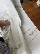 Vintage English Hand Embroidered Linen Tablecloth And 12 Napkins 106”by 68”