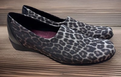 Munro Women s  Leopard Print Slip On Flats Comfort Shoes Size 7.5
