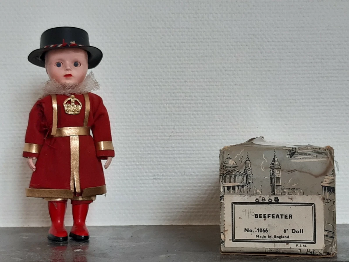 Poup e aux yeux dormeurs Garde Anglais Doll 6 BEEFEATER N 1066