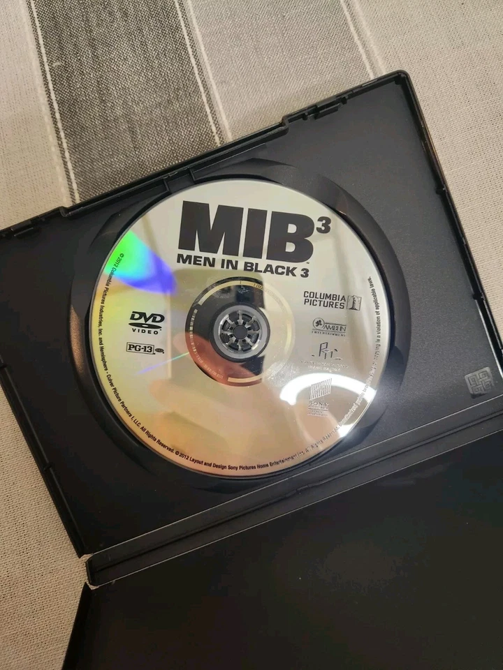 Men In Black 3  DVD 2012 Will Smith Tommy Lee Jones Josh Brolin - Image 3 of 4