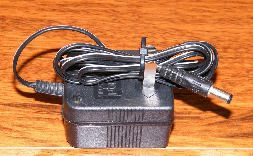 Unbranded CCD Camera AC / DC Power Supply Input: 110 Volts 60 Hz Output: 6 Volts - Image 3 of 3