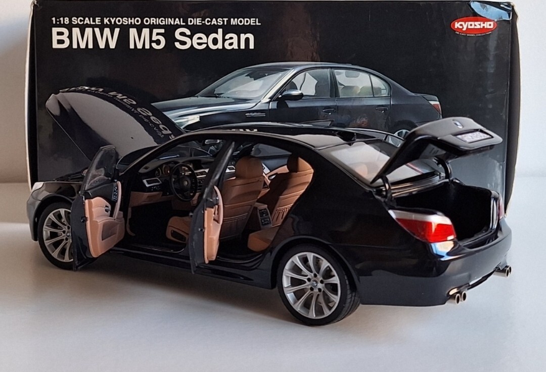 ミニカー KYOSHO BMW M5 Sedan 1:18 Kyosho 1:18 BMW M5 (E60) in Interlagos Blue Metallic (Dealer