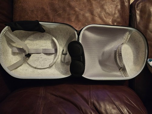 Sarlar Hard Case for Occulus Quest 2 / VR Goggles-Case only with protector