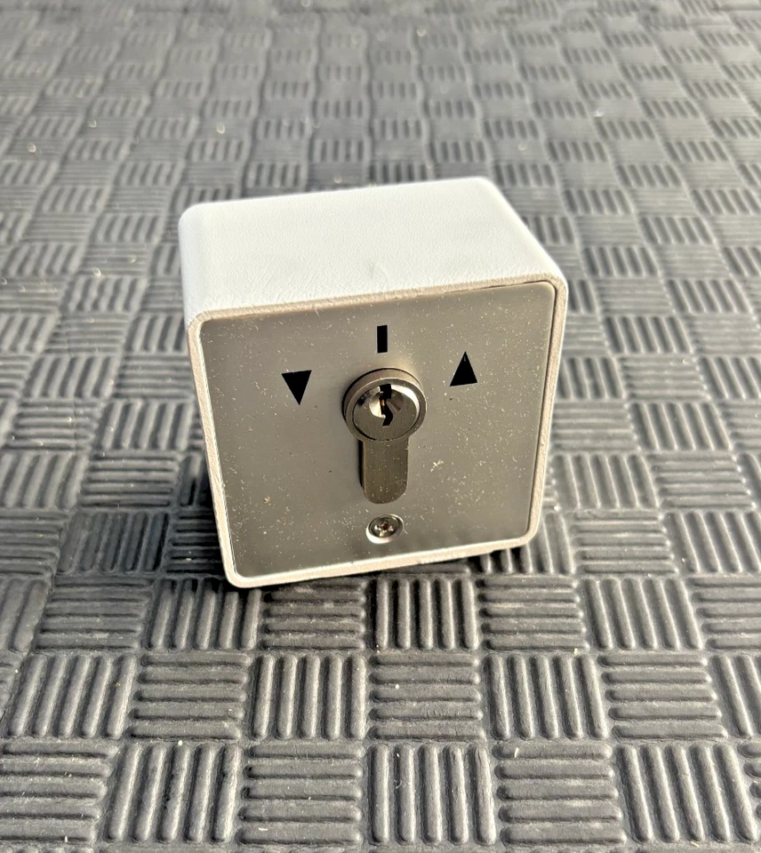1 X Keyswitch with 3 keys each for Roller Shutters and Garage Doors Like Geba - Image 2 of 4