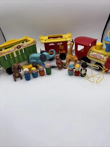 VINTAGE FISHER PRICE LITTLE PEOPLE PLAY FAMILY CIRCUS TRAIN #991 W/extra Family