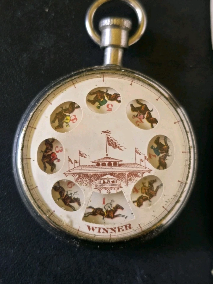 Reloj de Bolsillo Raro Años 1900 Juego de Carreras de Caballos, Dispositivo de Juego Ori Caja y Papeles Foto 2 de 4